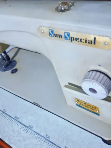 RETA INDUSTRIAL MUITO BOA SUN ESPECIAL POUCO USADA MOTOR SILENCIOSO Máquina costura ÓTIMA