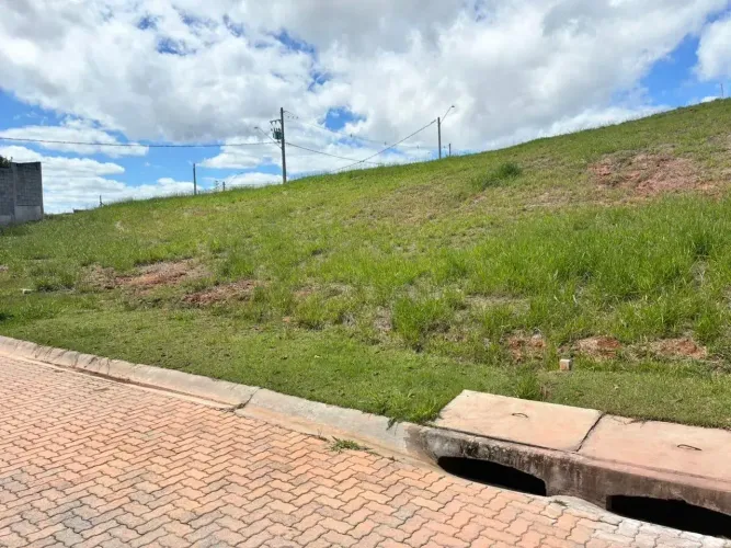 Terreno de 300 metros à venda!