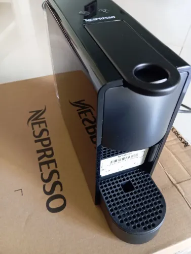 Cafeteira Nespresso Essenza Mini 127v NOVA