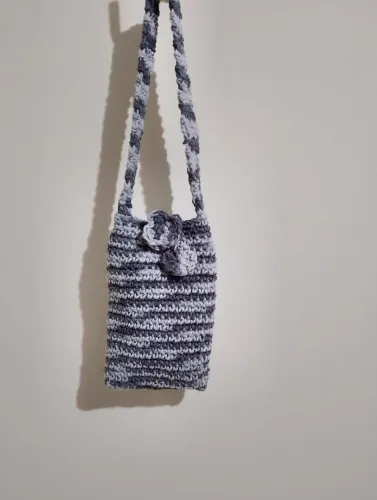 Bolsa porta celular crochê cinza degradê sob medida