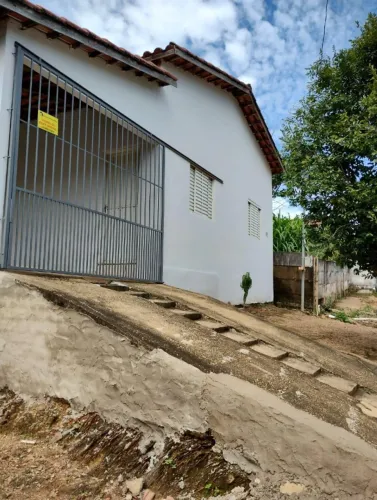 Casa de Esquina com 346m² em Niquelândia ? Aceito Carro na Negociação