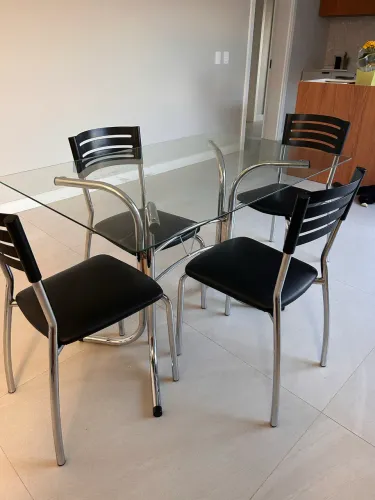 Mesa com 4 cadeiras