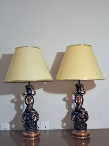 Par de luminária de mesa antiga anos 60/70 revestimenta em cobre 