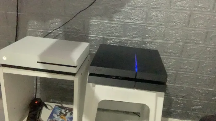 ps4 e x box one s
