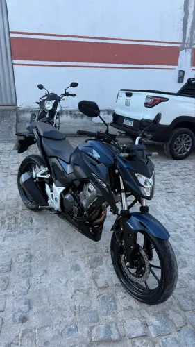 CB 300f Twister