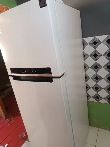 Vendo essa geladeira Midea novinha, apenas 4 meses de uso 