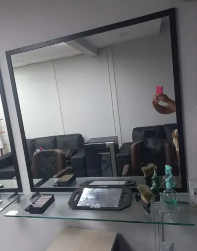 Bancada c espelho p barbearia ou salão de beleza