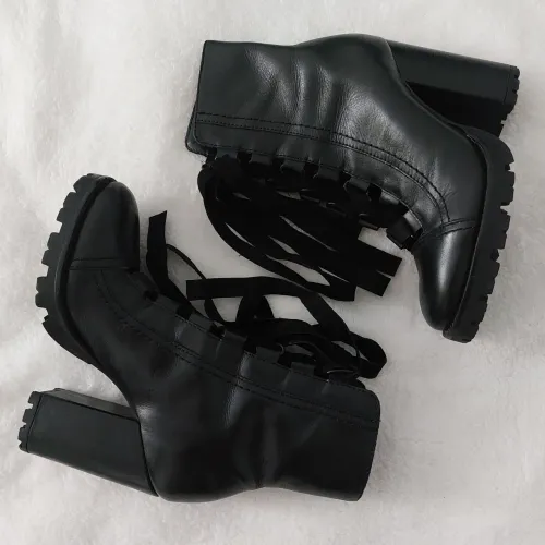 bota cano curto schutz salto alto confortável