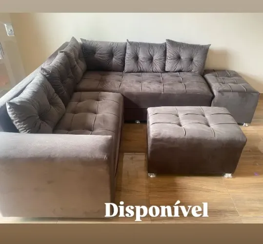 Disponível. Sofá marrom marrom