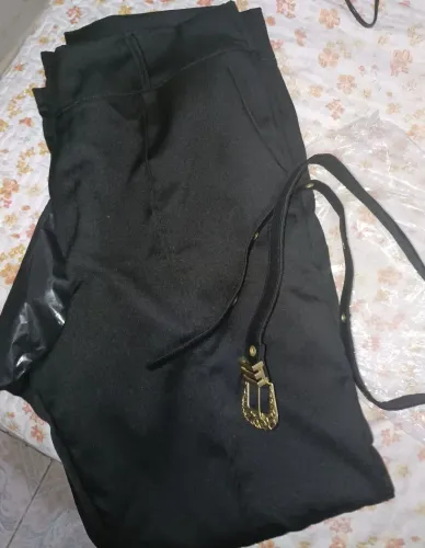 Calça tambahoGG - NOVA ( FORMA PEQUENA) VESTE UM 42