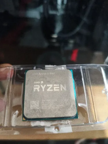 Ryzen 3 4100 funcionando perfeitamente