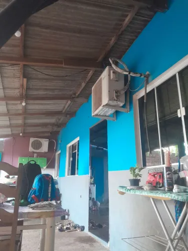 Vendo uma casa no bairro teixeirão mais informações chamar no WhatsApp * 