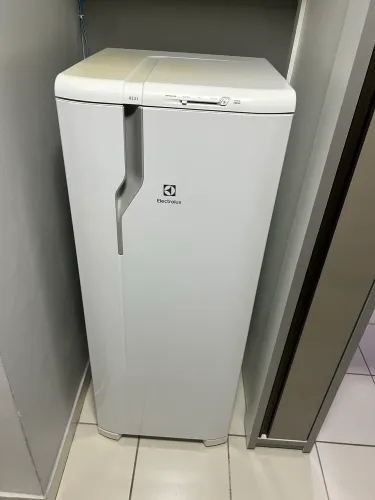 Vendo geladeira Electrolux 