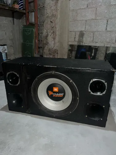 Caixa de som - JBL tornado 2200 Vai com 2 corneta e 2 Twitter
