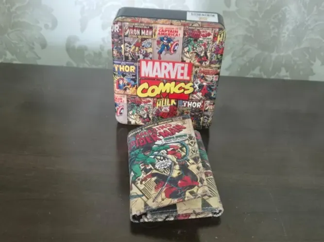 Carteira Original Marvel. Acompanha Lata. Está Craquelando!
