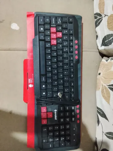 TECLADO EM ÓTIMO ESTADO!