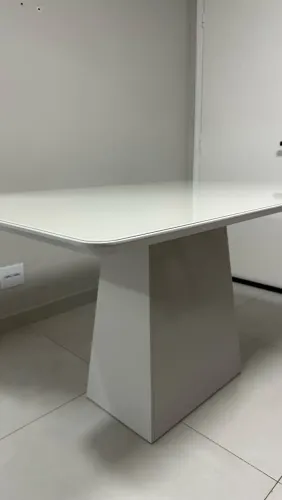 Mesa de Jantar Retangular Branca com Tampo de Vidro