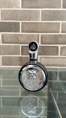 Perfume Arabe Fakhar Black (aprox 75ml)