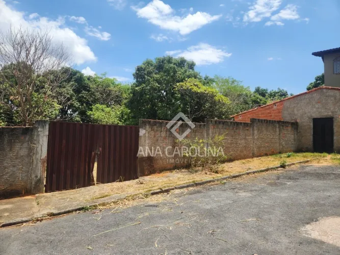Lote à Venda no Bairro Sagrada Família