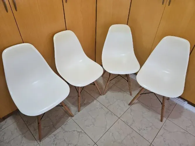Kit 4 cadeiras Charles Eames Eiffel
