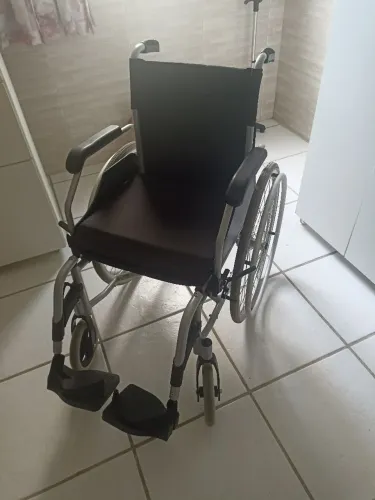 Vendo cadeira de rodas
