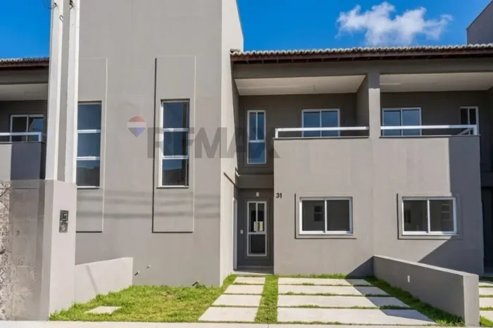 Excelente Casa Duplex No Condomínio Fechado
