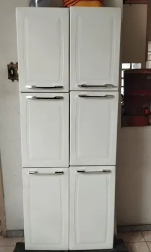 Vendo armário paneleiro de parede Itatiaia - 6 Portas