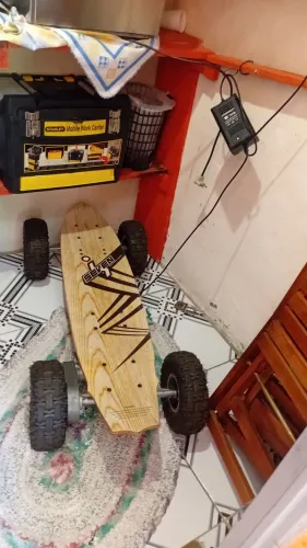 Vendo um skate Elétrico com carregador estado de Nova funcionando bem conservada shellp ba