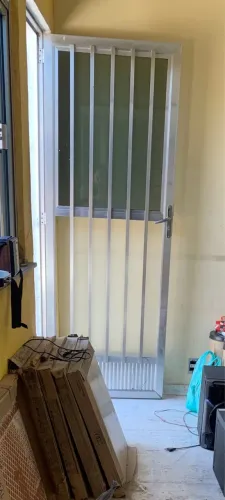 VENDO PORTAS DE ALUMÍNIO 80x2,10