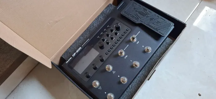 Pedaleira de guitarra - Valeton GP200 + Bag