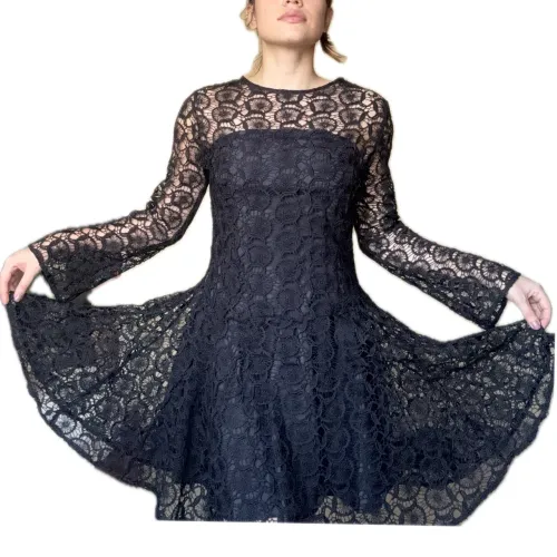 Vestido preto curto Deluxe