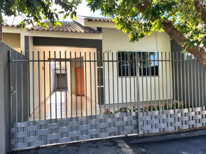 Casa à venda, com dois dormitorios edicula com outro dormitorio,
