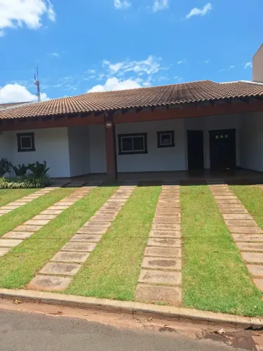 Casa no condomínio Figueira I, para venda e locação, 03 dormitorios, 04 vagas de garagem