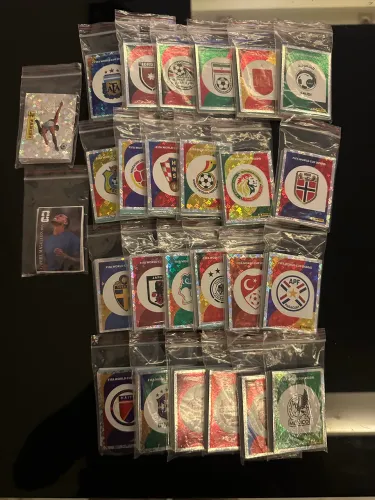 Álbum completo 2026 com as 980 figurinhas mais 14 da coca