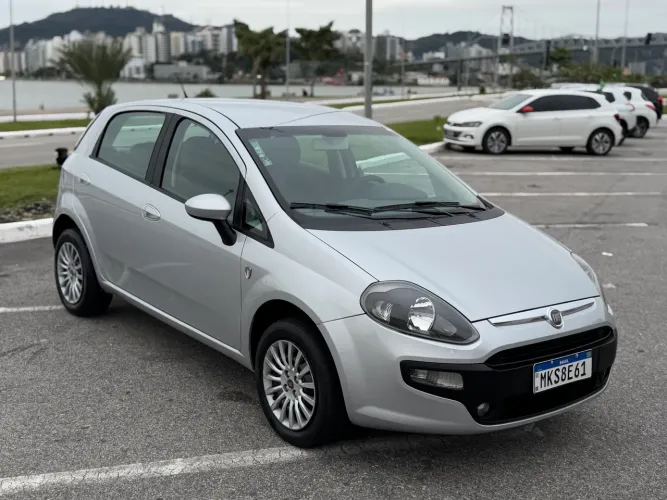 Fiat Punto Attractive Italia 1.4 F.flex 8V 5P 2013