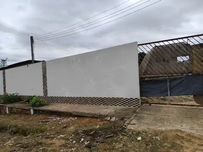 Terreno murado com energia e água 