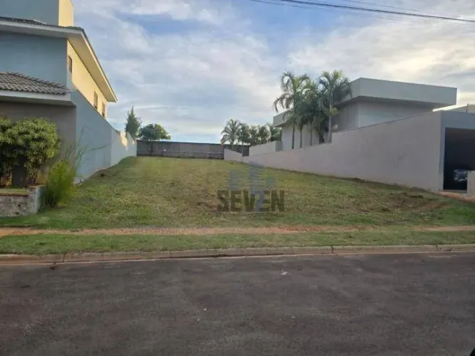 Terreno à Venda no Residencial Lago Sul 716 m² em Condomínio de Alto Padrão em Bauru