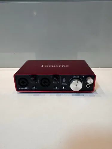 Focusrite Scarlett 2i2 (2nd Gen) - TOP!