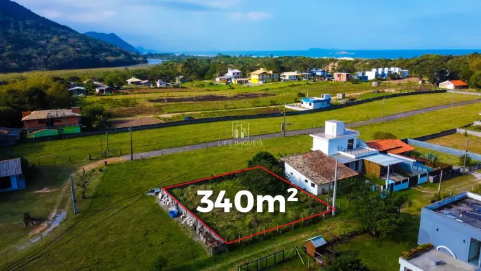 Terreno à Venda em Garopaba em Areias de Macacu 340 m² com Vista para a Serra e Projeto A