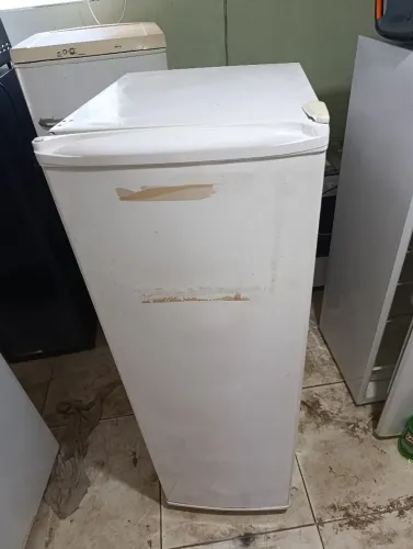 Vendo uma geladeira funcionando perfeitamente bairro nova Almeida serra