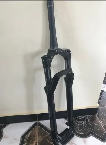 Suspensão Garfo Rock Shox roda 29 boost