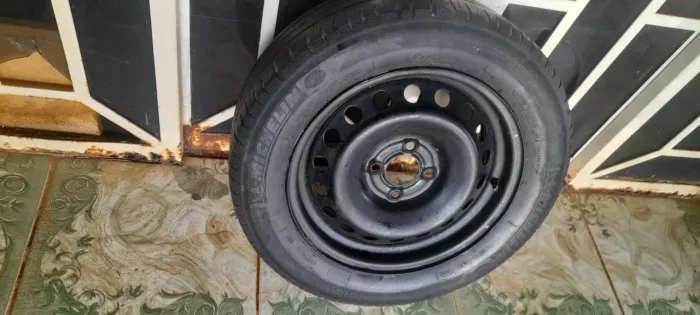 1 Roda de Ferro Aro 15 da Hyundai R$ 150