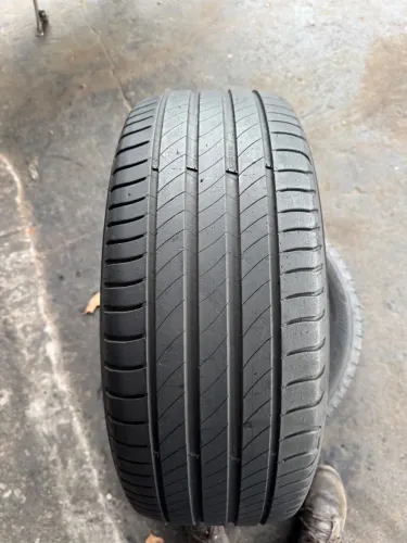 01 Pneu Michelin Aro 17 Primacy 4+ 215/50R17 95W, 70 % Vida útil