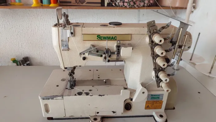 Vendo uma  galoneira industrial 