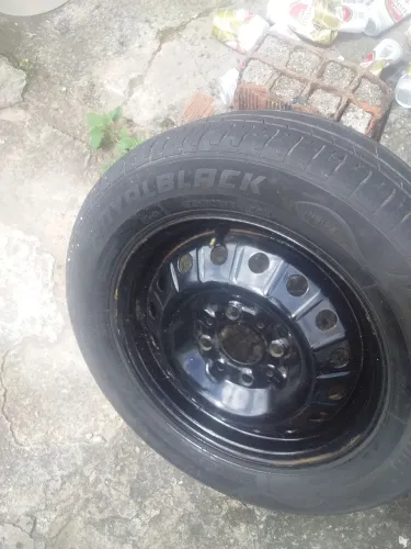 Roda aro 13 da Fiat com pneu