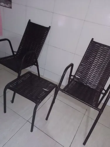 Cadeiras e mesinha