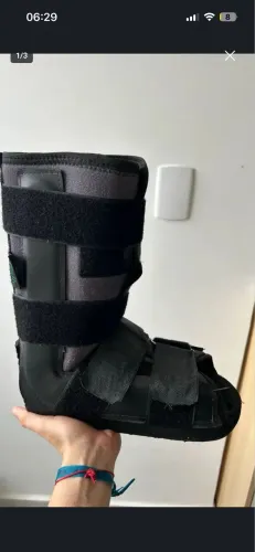 Bota ortopédica seminova, tamanho M (36-40)