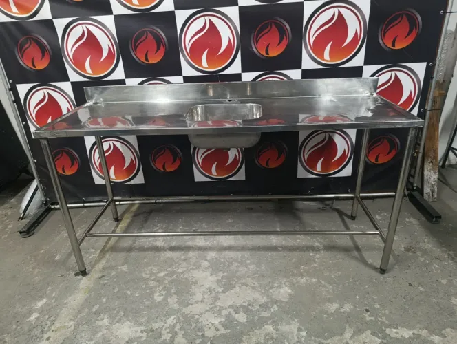 Pia 1 cuba 1,80x60x90 central toda no aço inox usada em ótimo estado <br>