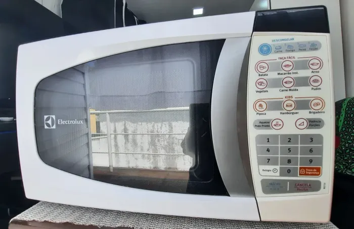 Micro-ondas Electrolux Branco (lmpecável/ Para Conserto ou Peças)