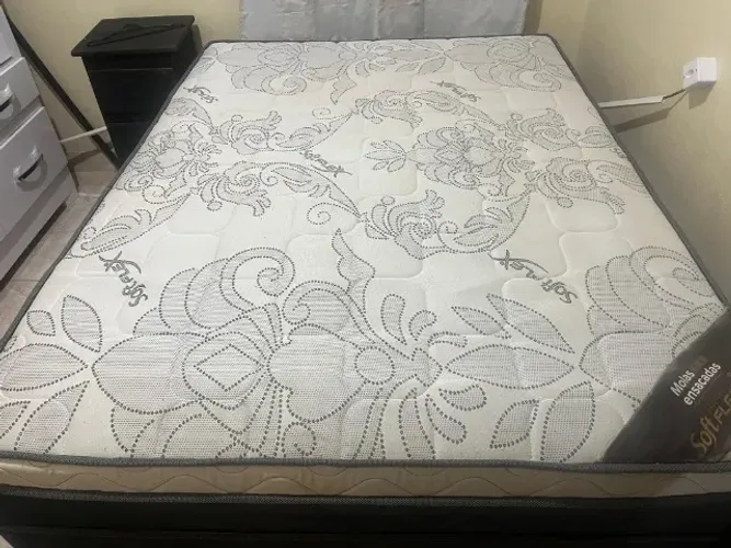 Cama de Casal Seminova